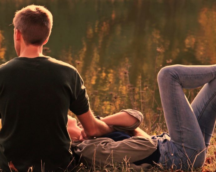 couple heureux en confiance