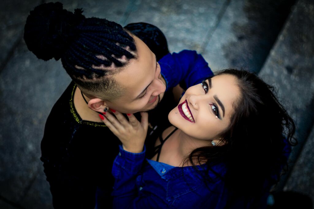 couple heureux regard